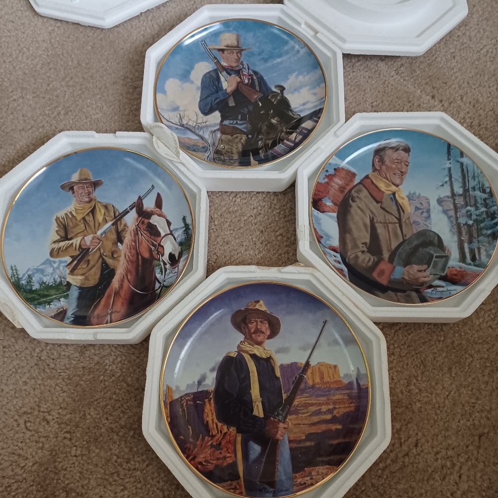 John Wayne Franklin Mint 4 plates & figurine lot